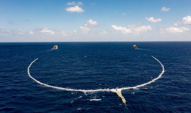 Система сбора пластика Ocean Cleanup готова взяться за Большое тихоокеанское мусорное пятно 