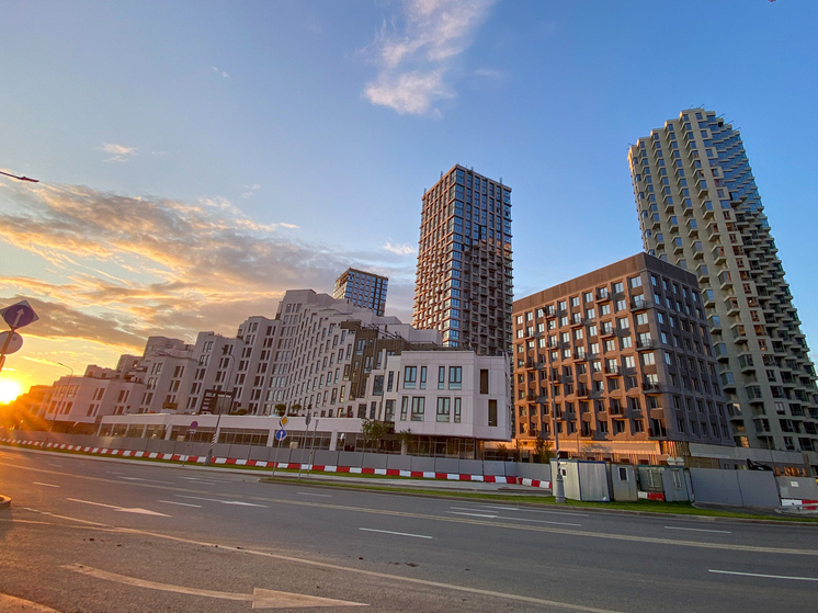 Каждый километр удаления от центра снижает стоимость жилья на три процента