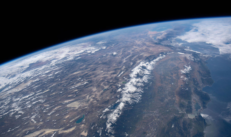 В Китае создали камеру, которая способна разглядеть лицо человека с околоземной орбиты 