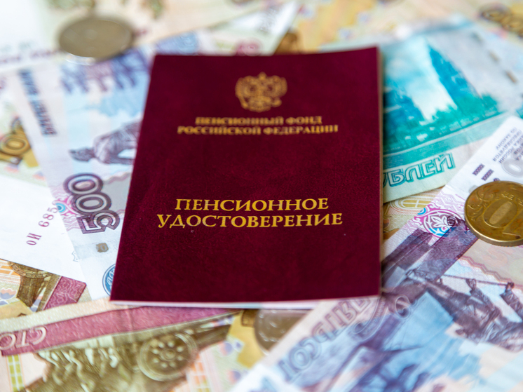Подсчитана разница в пенсиях работающих и незанятых пенсионеров: первые получают почти на 4 тыс меньше