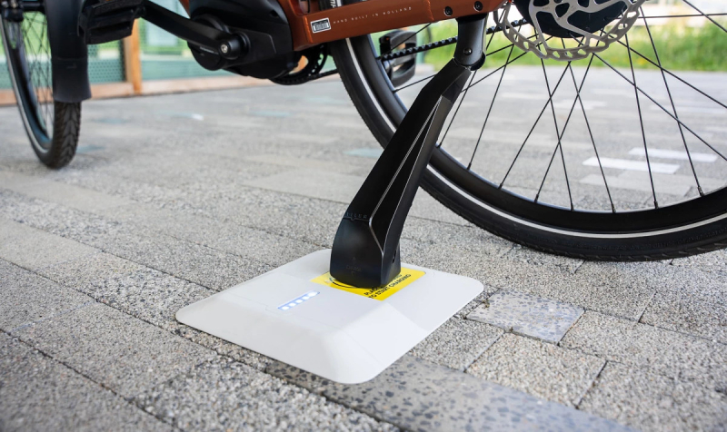 Беспроводная система Tiler Compact зарядит электровелосипед через подножку 