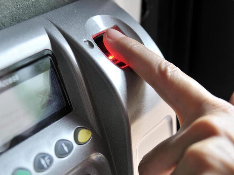 Банкиры предлагают защиту от мошенников с помощью биометрии: в чем риски