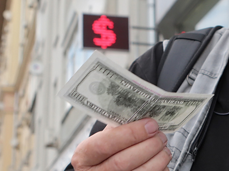 Либерализация на марше: Центробанк отменил валютные ограничения досрочно