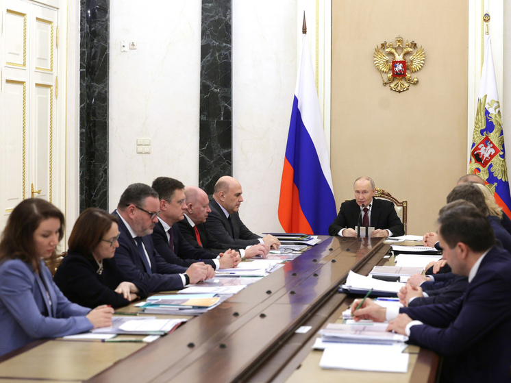 Президент объявил о введении семейных выплат для семей с двумя и более детьми