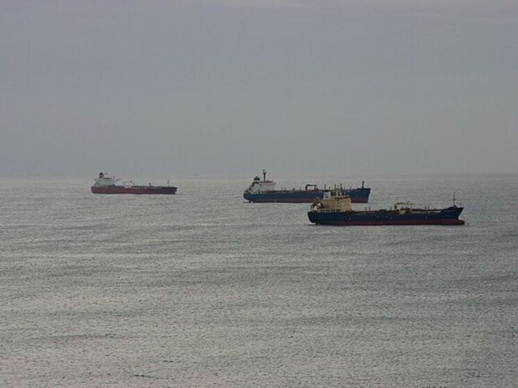 Ормузский фактор и нефтяные качели: Вашингтон снял санкции с части российской нефти